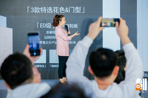 杨舒媚111