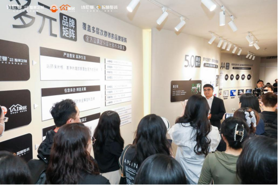 首日火热 · 红遍全场  诗尼曼惊艳亮相广州定制家居展，引爆商业5.0净化论热潮！(1)289