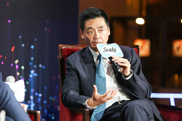 （图7：丝涟新技术发布会现场 丝涟中国总经理费鸣杰先生致辞）
