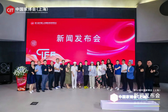 开头合影