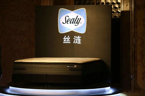 （图4：丝涟新技术发布会现场发布全新prominent非凡系列奥赫床垫）